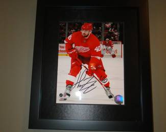 Henrik Zetterberg frame autographed photo