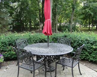 Umbrella table and chairs set