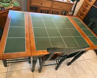 Drop leaf table with 4 chairs