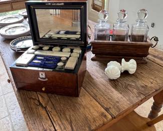 Antique Victorian traveling vanity box