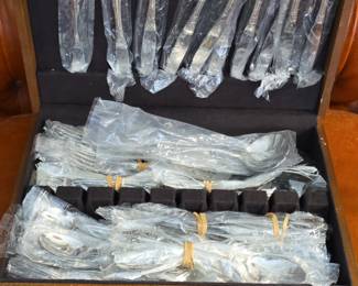 Oneida Raphael Distinction Deluxe Stainless Flatware Set