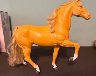 Mattel Barbies Dallas Golden Palomino Horse