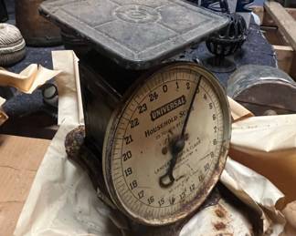 Universal Household Scale Landers, Frary Clark