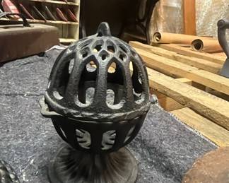 Cast Iron String Holder