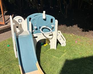 Outdoor kid slide
