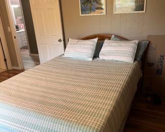 Nice Queen bed