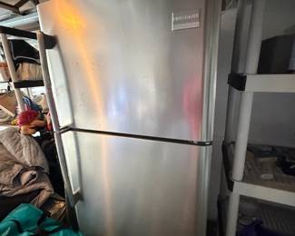 Frigidaire full fridge. Auto ice maker 