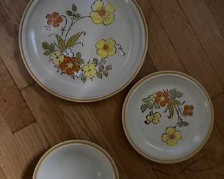 Hearthside garden festival  Vintage set 