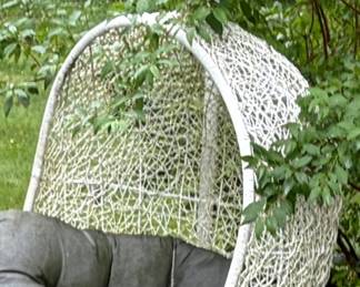 Outdoor bubble lounge chair (needs power washing) 