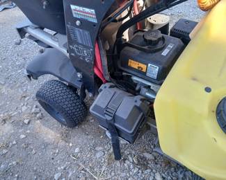 Z spray ride on commercial spreader
