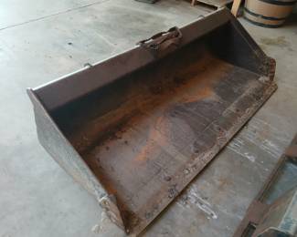 Skid steer bucket