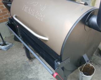 TRAGER SMOKER/GRILL