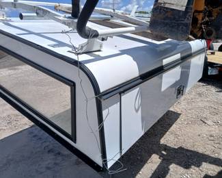 Leer fiberglass truck cap