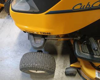 Cub Cadet 1046 riding lawn mower