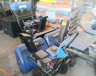 Bilt Hard 24 inch path snownblowers