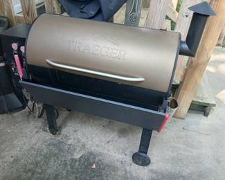TRAGER SMOKER/GRILL