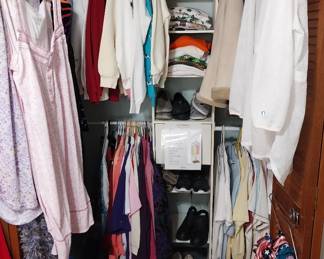 laddies clothing, scarves