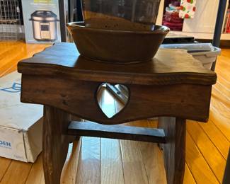 Heart stool and pottery