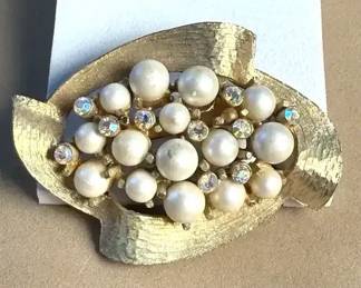 Faux Pearl Rhinestone Flower Cluster Brooch
