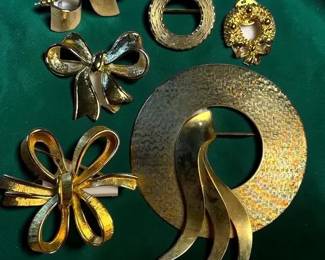 Modernist Round Wave Brooch Other Pieces