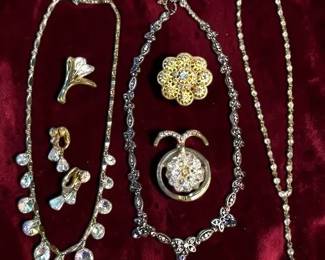 A Mixed Lot of Jewelry Necklace, Earrings Pins
