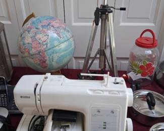 WHITE SEWING MACHINE