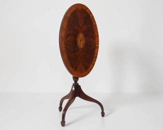 Federal-Style Mahogany Tilt-Top Wine Table with Inlaid Patera Medallion