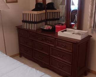 Thomasville bedroom set