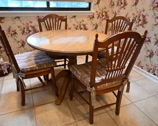 Ethan Allen Round kitchen Table and chair set
