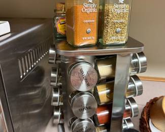 Large amount of modern kitchen items