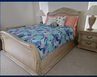 Lovely, Thomasville perhaps, Bedroom Set. There is a Matching Dresser and Pair of Nightstands