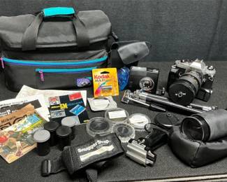 Lot # : 44 - Samsonite Camera Bag & Nikon Camera + Accessories