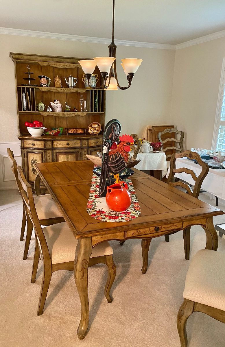 Lovely three-piece dining set by Havertys