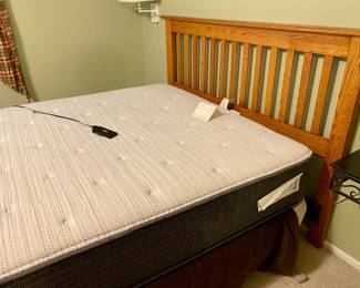Head, foot boards and wooden rails, queen size