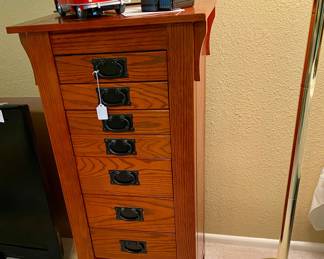 Jewelry chest