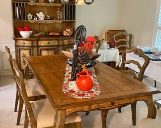 Lovely three-piece dining set by Havertys