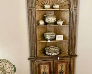 corner hutch