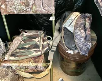 Hunters area, shelter, stools, sleeping bag, cooler Game Winner