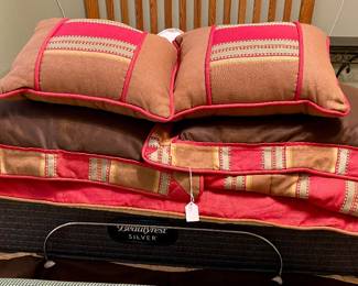 Queen comforter set