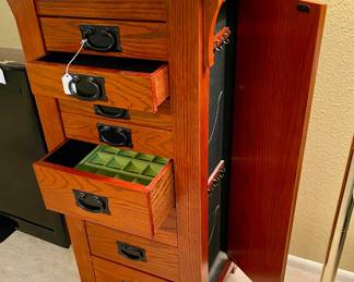 Jewelry chest