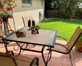 Welcome to the garden, great furniture and pots, grill and storage