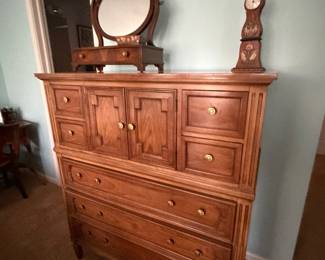 chest of drawers