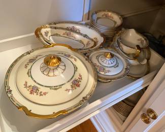 Noritake Alicia pattern dinnerware