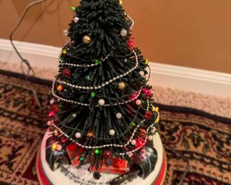 Lionel Holiday Collection Animated Christmas Tree with Train