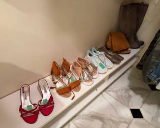 Ladies' shoes, size 6 1/2