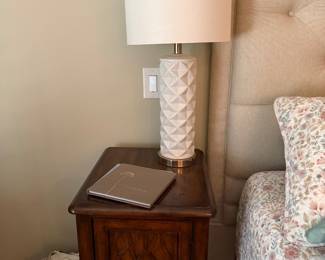 end table, lamp