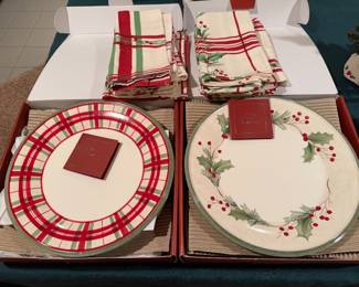 Lenox Holiday Gathering plates & Lenox napkins
