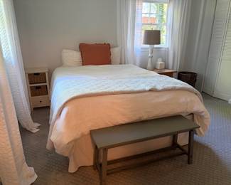 Queen Leesa bed