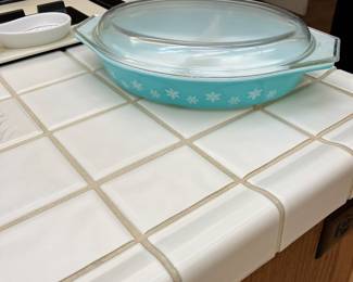 Vintage Pyrex snowflake Divided dish - aka Cinderella dish - in very good condition