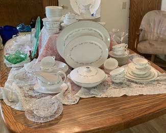 Beautiful China set - Royal DOULTON Coronet
